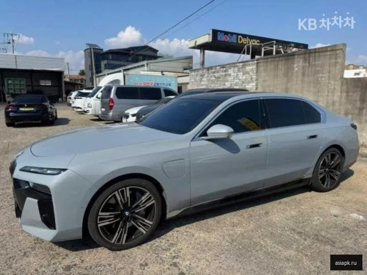 BMW 7-Series 2