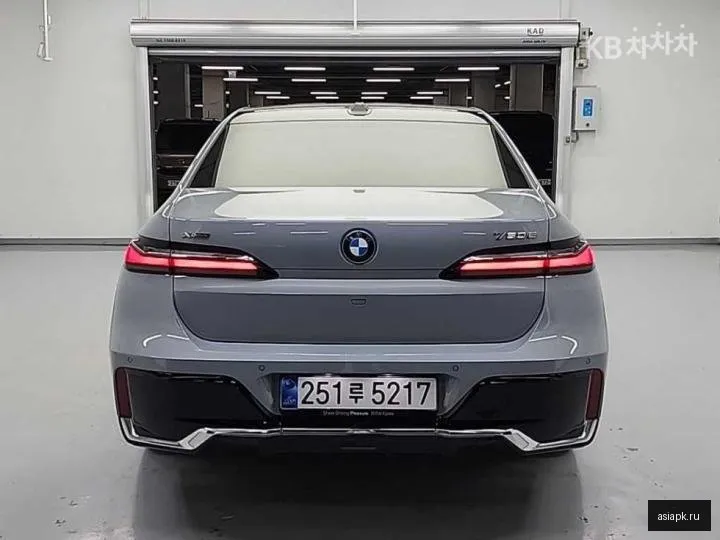 BMW 7-Series 2