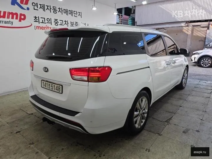 Kia Carnival 4