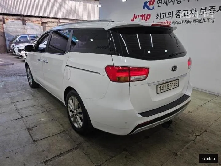 Kia Carnival 5