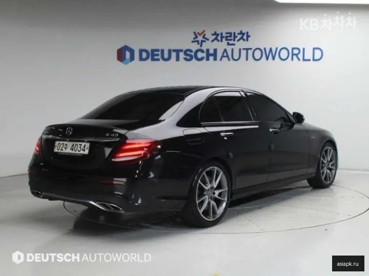 Mercedes-Benz E-Class 2