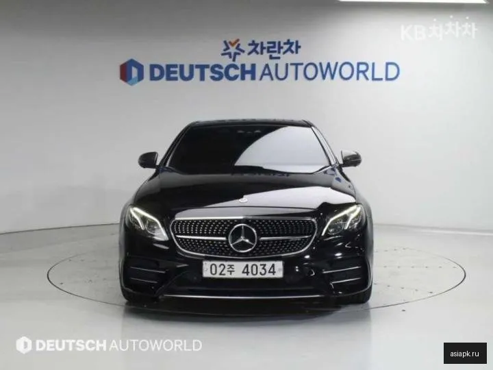 Mercedes-Benz E-Class 3