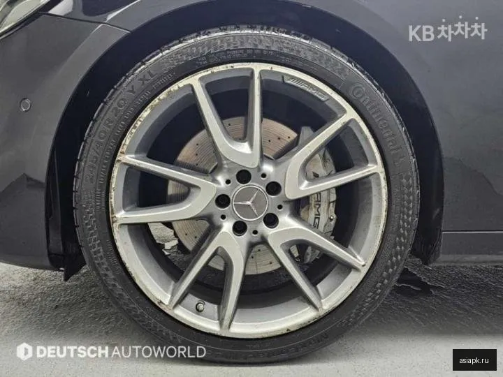Mercedes-Benz E-Class 5