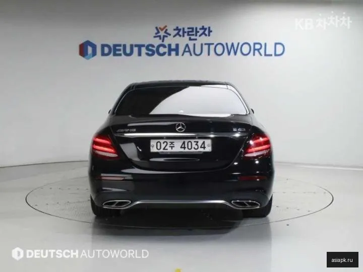 Mercedes-Benz E-Class 4