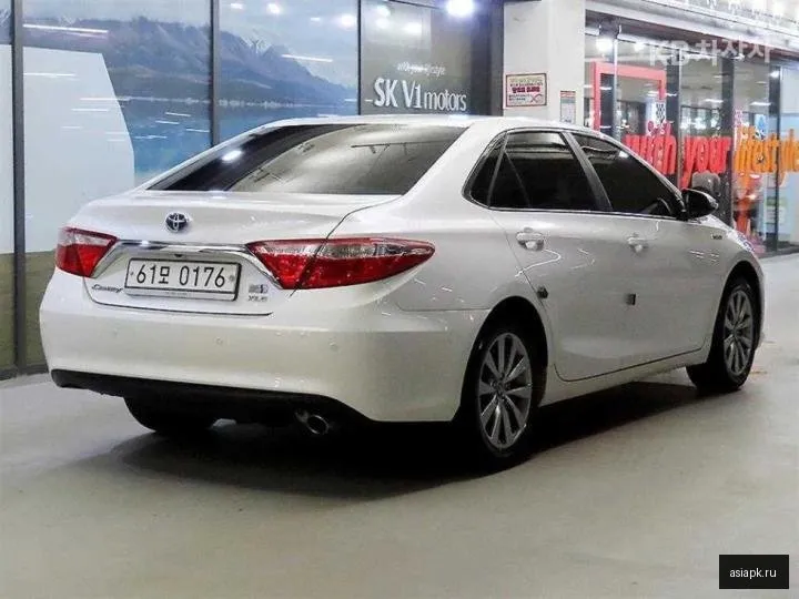 Toyota Camry 4