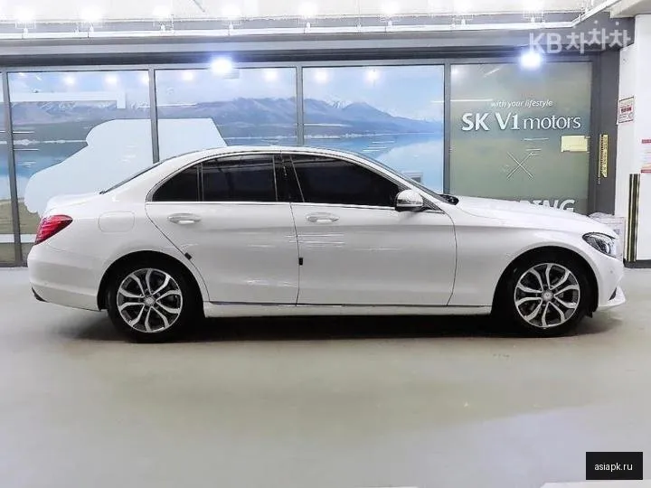 Mercedes-Benz C-Class 3