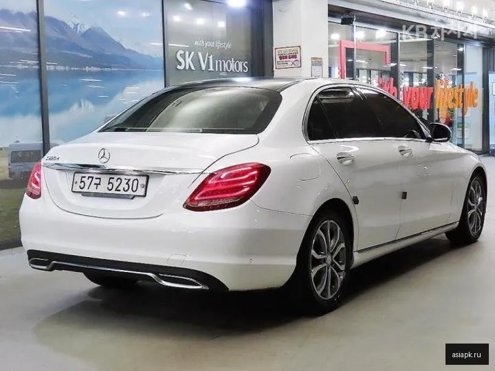 Mercedes-Benz C-Class 4