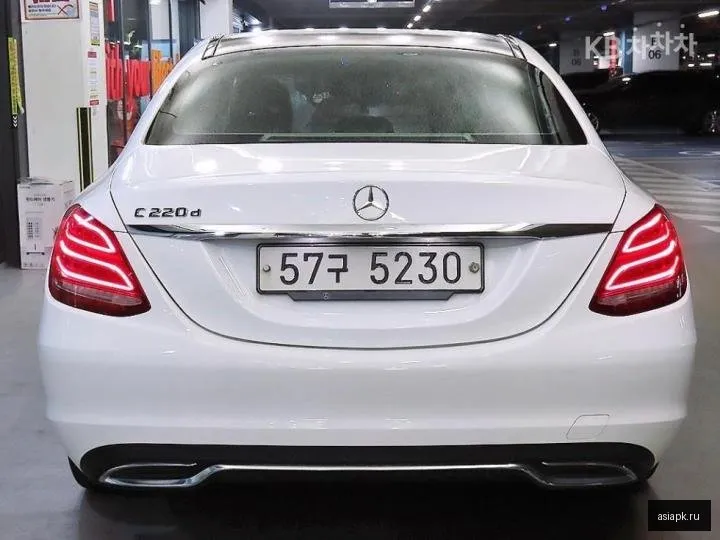 Mercedes-Benz C-Class 5