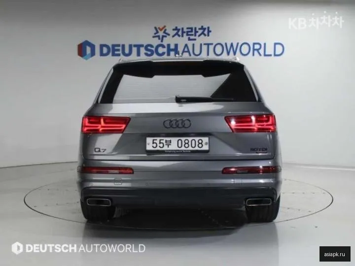 Audi Q7 4