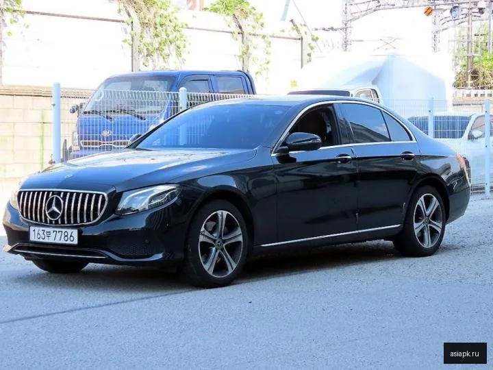 Mercedes-Benz E-Class 2