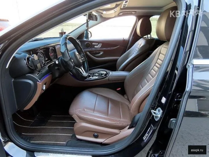Mercedes-Benz E-Class 5