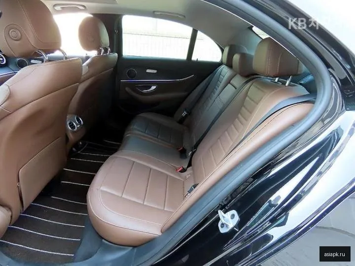 Mercedes-Benz E-Class 6