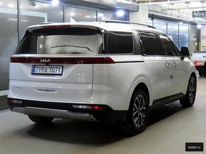 Kia Carnival 4