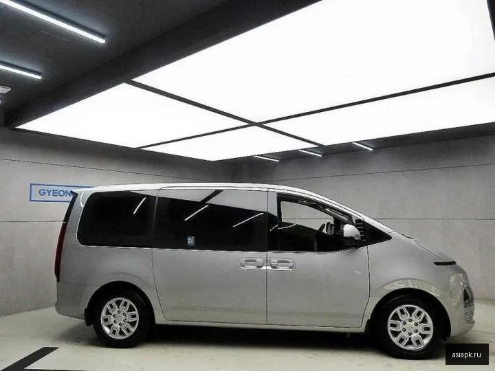 Hyundai Staria 2
