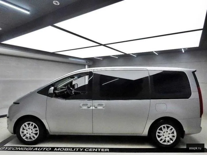 Hyundai Staria 4