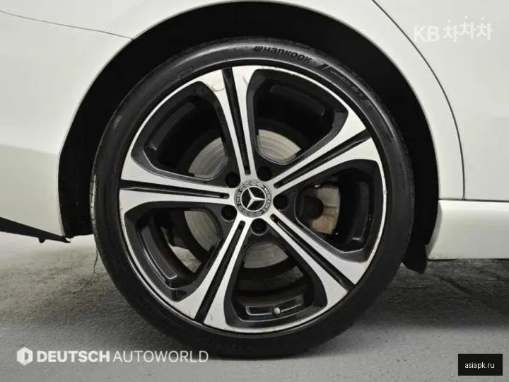 Mercedes-Benz C-Class 5