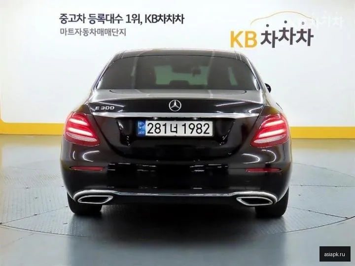 Mercedes-Benz E-Class 3