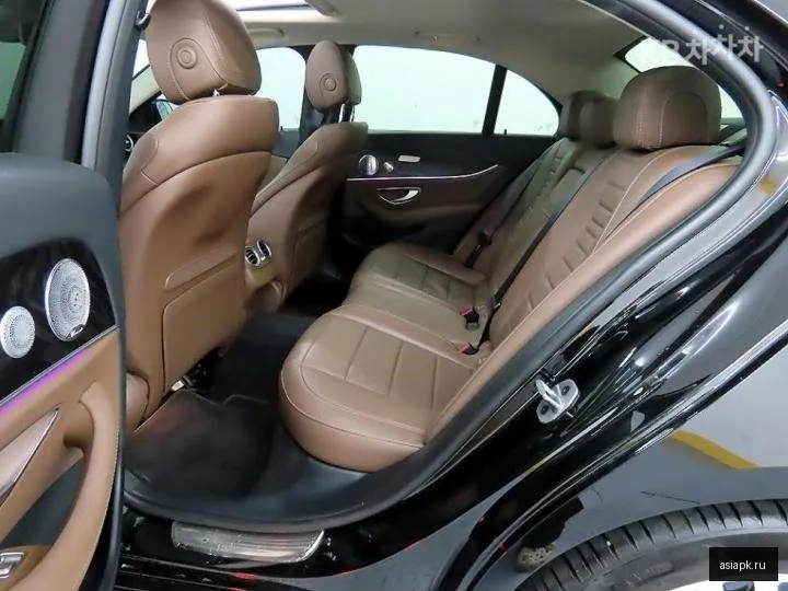 Mercedes-Benz E-Class 6