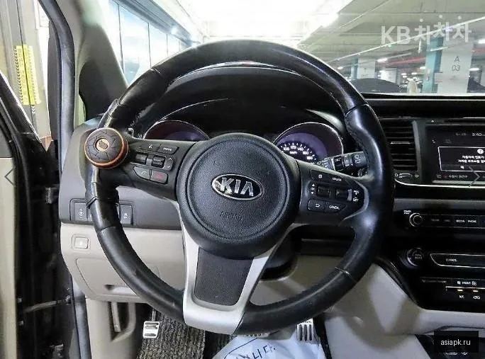 Kia Carnival 4