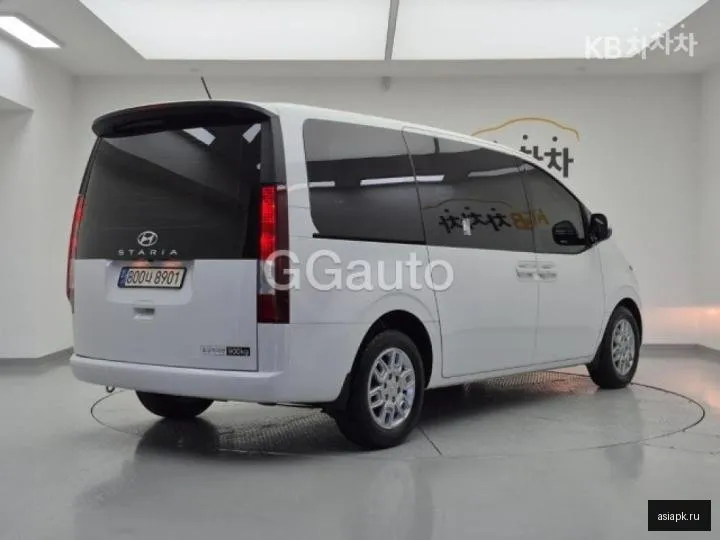 Hyundai Staria 4