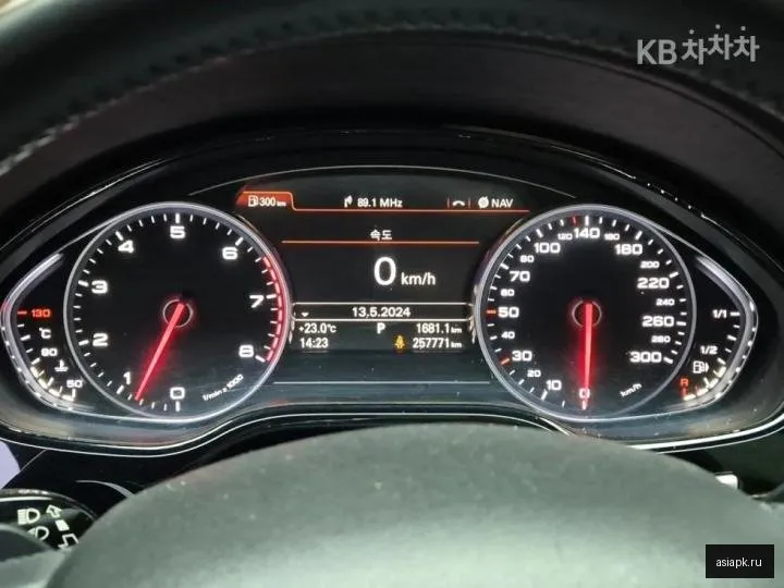 Audi A8 6