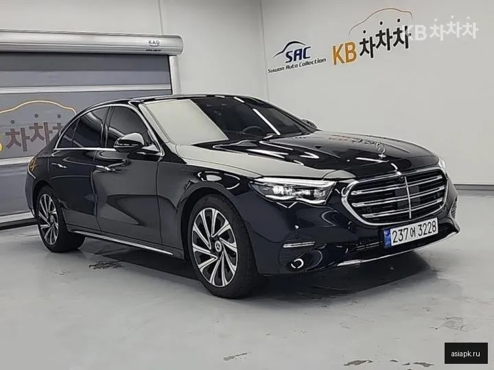 Mercedes-Benz E-Class 4