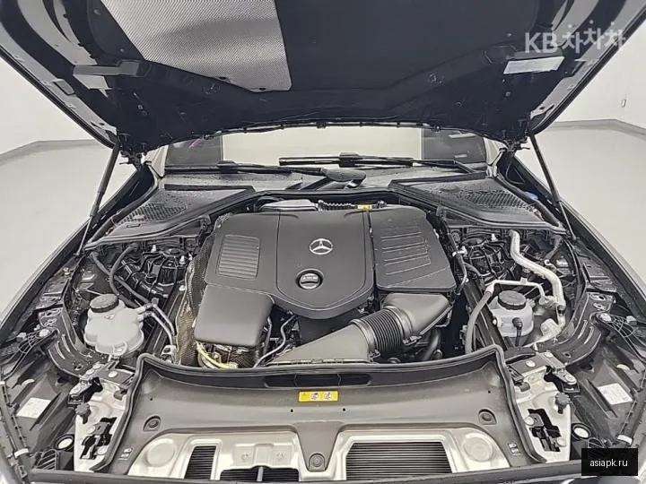 Mercedes-Benz E-Class 5