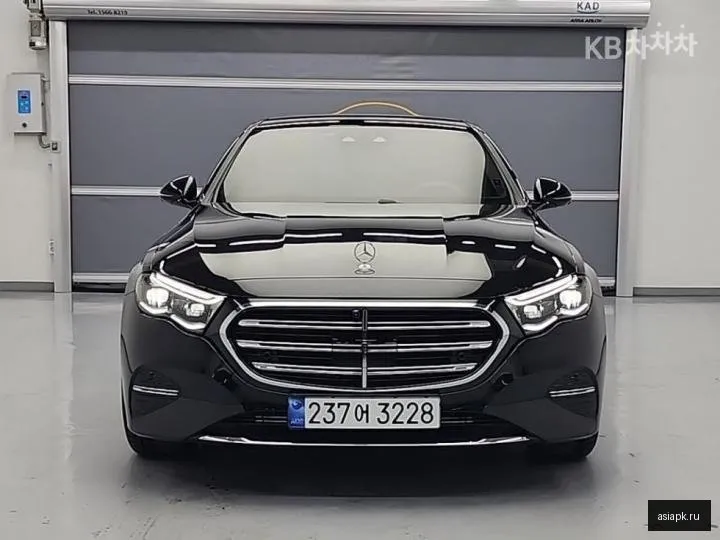 Mercedes-Benz E-Class 2