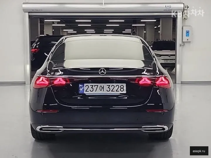 Mercedes-Benz E-Class 3