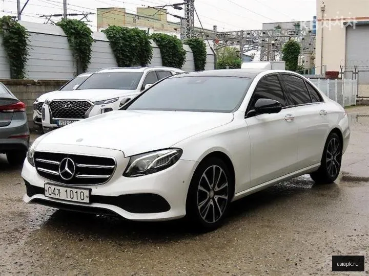 Mercedes-Benz E-Class 2