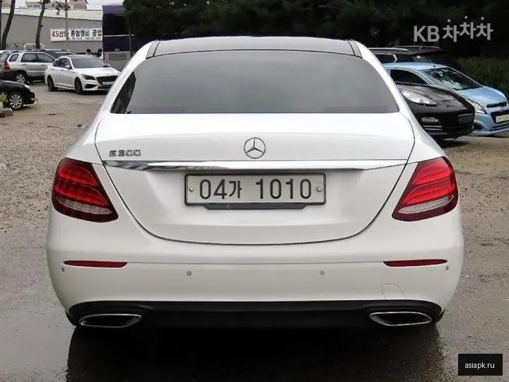 Mercedes-Benz E-Class 4