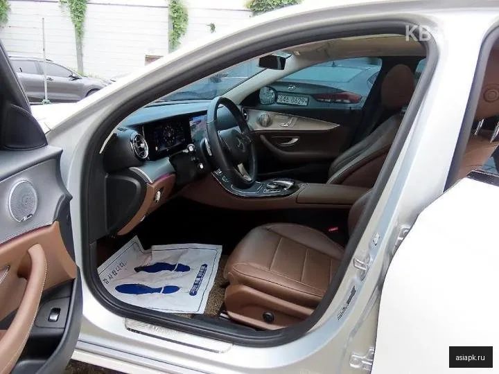 Mercedes-Benz E-Class 5