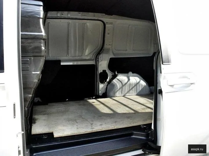 Hyundai Staria 6