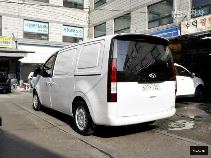 Hyundai Staria 4