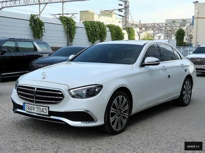Mercedes-Benz E-Class 2