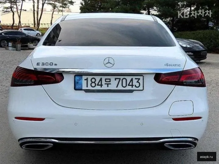 Mercedes-Benz E-Class 4
