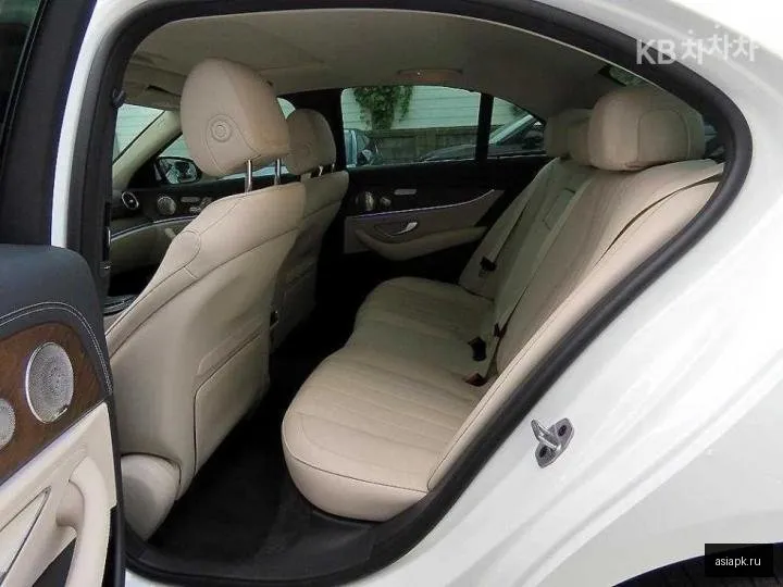 Mercedes-Benz E-Class 6