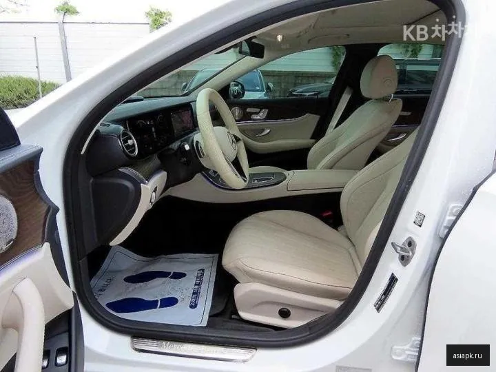 Mercedes-Benz E-Class 5