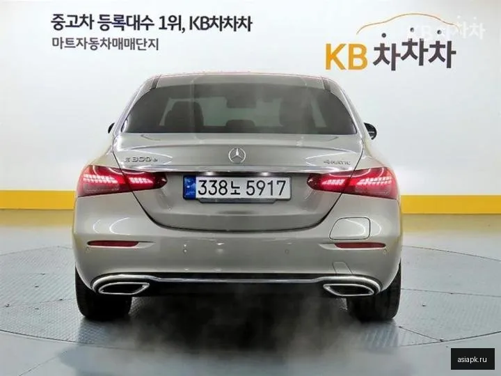 Mercedes-Benz E-Class 3