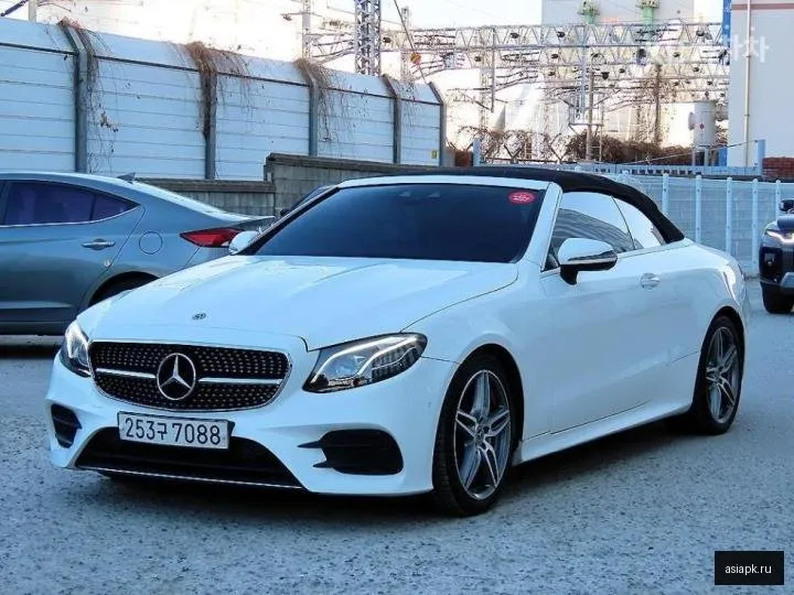 Mercedes-Benz E-Class 2