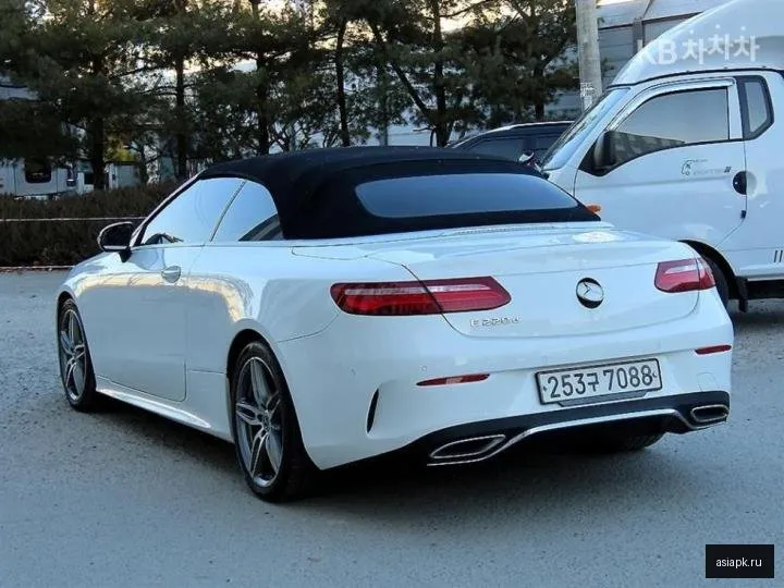 Mercedes-Benz E-Class 3