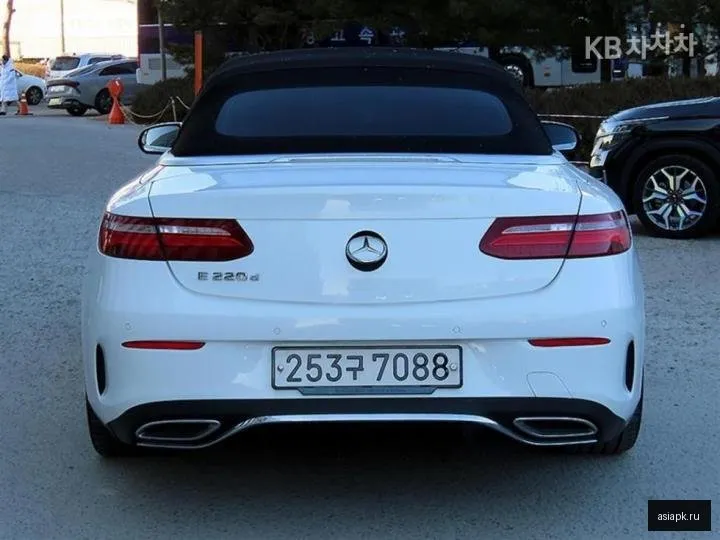 Mercedes-Benz E-Class 4