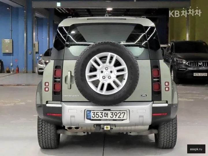 Land Rover Defender 3