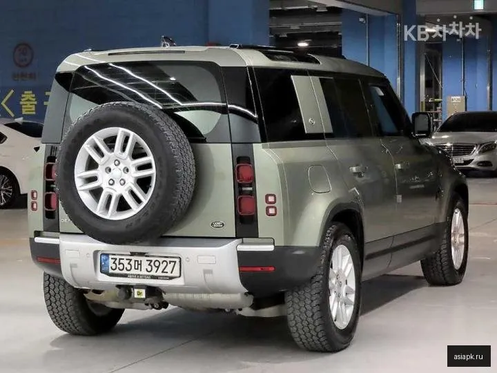 Land Rover Defender 4
