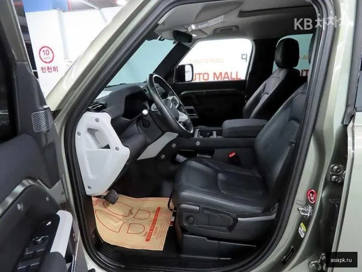Land Rover Defender 6