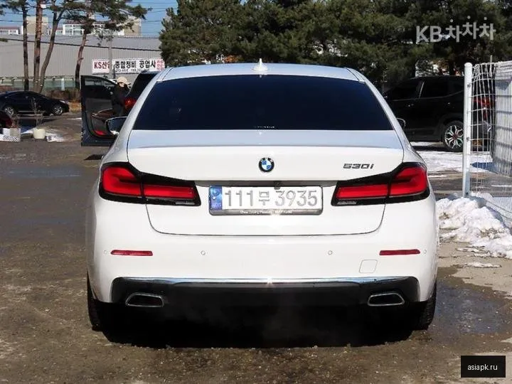 BMW 5-Series 4