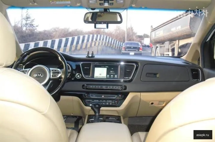 Kia Carnival 5