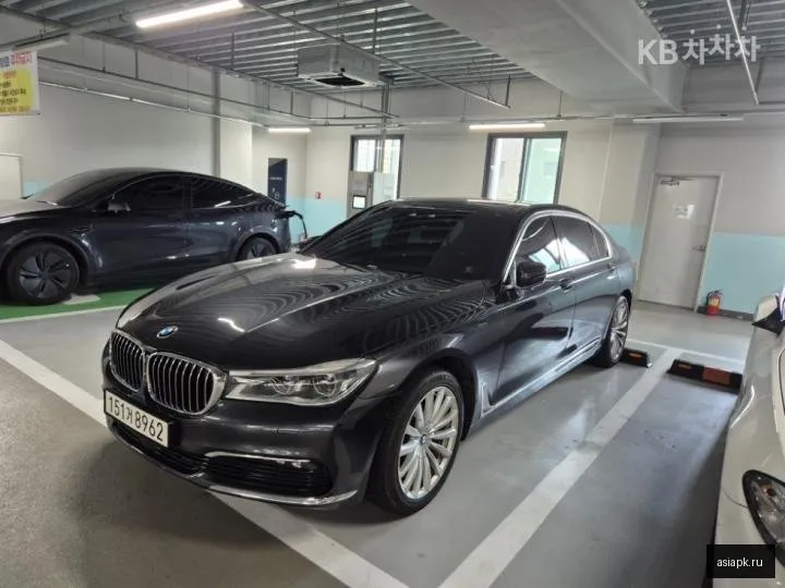 BMW 7-Series 2