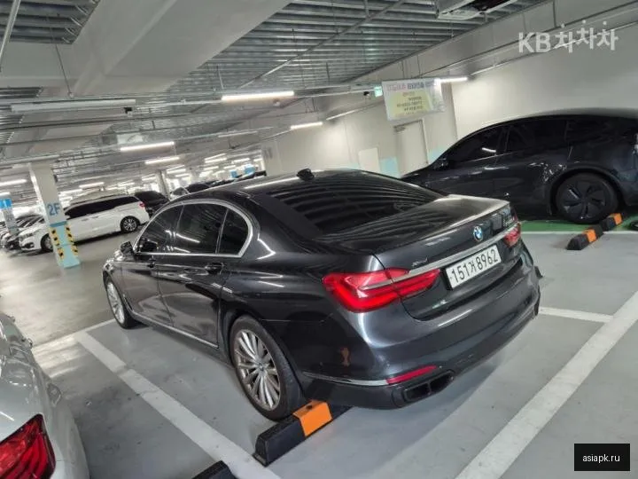 BMW 7-Series 4