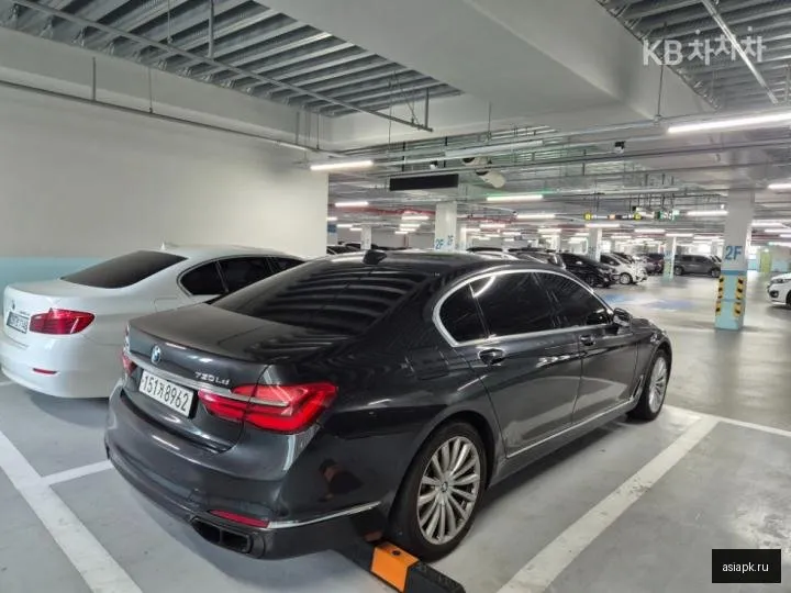 BMW 7-Series 6